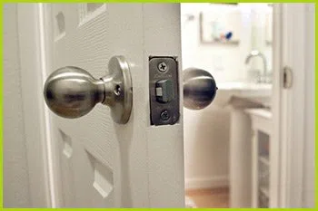 Expert Locksmith Services North Providence, RI 401-424-9799 - 14-unlock-door