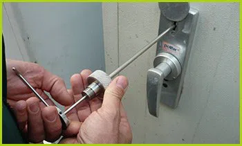 Expert Locksmith Services North Providence, RI 401-424-9799 Expert Locksmith Services North Providence, RI 401-424-9799 - 15-emergency-locksmiths